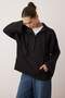 Siyah Dik Yaka Fermuarlı ve Cepli Relaxed/Rahat Kalıp Örme Sweatshirt TWOAW26SW00187