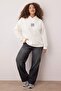Ekru Oversize/Bol Kesim Nakışlı Kalın İçi Polarlı Örme Sweatshirt TBBAW26AO00010