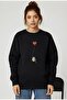 Oversize Unisex Women/Men Circular Neck Sweatshirt with Bird Holding a Heart Print