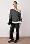 Siyah Çizgili Açık Omuzlu Oversize/Geniş Kalıp İnce Örme Sweatshirt TWOAW26SW00169 - 2