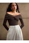 New Product Women's Off-The-Shoulder Front Knotted Sandy Fabric Long Sleeve Blouse 0033