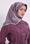 وشاح حريري بنمط مونوغرام منقوش باللون الأرجواني - 3