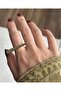 خاتم ذهبي طويل على شكل مثلث
