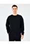 سترة M Essential Crewneck Sweatshirt S2610015 للرجال باللون الأسود