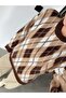 سترة بنمط البقلاوة بنية اللون وياقة دائرية - 4