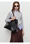 Mid-thickness knitwear sweater