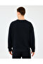 سترة M Essential Crewneck Sweatshirt S2610015 للرجال باللون الأسود - 3