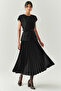 Crew Neck Belted Pleated Slim Fit Midi Dress