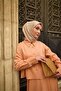 وشاح من الحرير القطني مزين بنقوش بلون السلمون مقاس 90x90 - 4