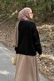 سترة تريكو ذاتية النمط باللون الأسود - 4
