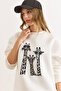 Women's White Giraffe Family Embroidered Thick Sweatshirt Swt-19000759 - 4