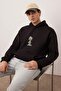 Siyah Yeni Oversize/Geniş Kesim Nakışlı Kalın İçi Polarlı Sweatshirt TMNAW26SW00032