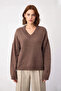 Women's Wide Fit V-Neck Basic Knitwear Sweater Offers Modern and Comfortable Comfort for Cold Days - 2
