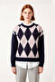 Women's Oversized Crew Neck Argyle Patterned Low-Sleeve Knit Sweater Adds Elegance to Winter Style - 2