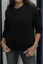 Schwarzer Pullover mit weichem Haarstrickdetail - 4