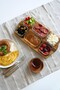 طقم 6 قطع من أطباق الإفطار الزجاجية المربعة/المستطيلة مع حامل من خشب الأكاسيا (غطاء مفرغ من الهواء من خشب الأكاسيا) - 2