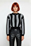 Women's Oversized Zippered Stand Collar Striped Crop Knit Sweater Is an Indispensable Item in Winter Combinations. - 2