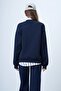 سترة نسائية باللون الأزرق الداكن بياقة دائرية ومطرزة بأكمام طويلة من الداخل مبطن بالصوف 3 Thread Sweatshirt Vs01322 - 6