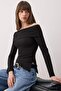 Siyah Carmen Yaka Asimetrik Fitted/Vücuda Oturan Örme Bluz TWOAW26BZ00255 - 2
