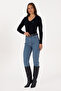 سترة نسائية أساسية ذات رقبة على شكل حرف V باللون الأزرق الداكن 50307712-VR033 - 4