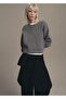 Mid-thickness knitwear sweater