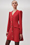 فستان أحمر قصير عادي بأكمام طويلة وأزرار على شكل حرف V - 2