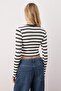 Siyah Çizgili Viskoz Yumuşak Kumaşlı Fitted Crop Esnek Örme Bluz TWOAW24BZ00048 - 4