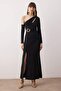 Siyah Cut Out ve Aksesuar Detaylı Örme Maxi Abiye & Mezuniyet Elbisesi TPRAW26AE00012