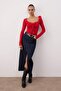 Kırmızı Fırfırlı Fitted/Vücuda Oturan Örme Bluz TWOAW26BZ00287 - 2