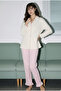 طقم بيجاما مجعد بأكمام طويلة وأزرار وحواف بارزة، باللون الوردي الفاتح - 7933 - 2