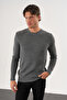 سترة تريكو رجالية بياقة دائرية وتفاصيل محبوكة بقصة عادية - 2