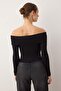 Siyah Carmen Yaka Fitted/Vücuda Oturan Crop Esnek Örme Bluz TWOAW25BZ00008 - 4