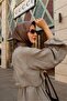 وشاح حريري من نسيج التويل ذو وجهين باللون الأخضر البترولي - 2
