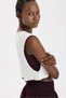 Contrast Piped Zero Sleeve Crop Top Off-White - 2