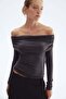 Off-the-shoulder top