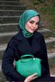 حقيبة يد بشريط معدني أخضر عشبي