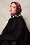 وشاح حريري رمادي اللون مخطط بخطوط سميكة