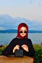 حقيبة يد صغيرة الحجم باللون الأسود مع تفاصيل إكسسوارات