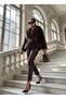 معطف بتصميم خاص مبطن بحزام مطرز بالأحجار من الفرو المستورد - 3