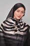 شال من نسيج التويل بنمط الفهد الأسود
