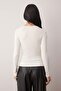 Ekru Cut Out Detaylı Vücuda Oturan Yumuşak Tuşeli Esnek Örme Bluz TWOAW26BZ00126 - 4