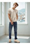 تي شيرت عادي بقصّة Slim Fit ورقبة على شكل حرف V وأكمام قصيرة - 3