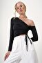 بلوزة ساندي كروب سوداء بياقة غير متماثلة وربطة عنق ALC-X12746