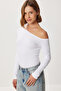 Open Shoulder Gathered Knitted Blouse Lub0269 White - 3