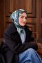 وشاح حرير تويلي منقوش باللونين الأزرق والأخضر بحجم 90x90 - 4