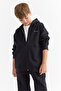 الصبي مقنعين العرق الأعلى
