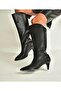 BLACK BOOTS