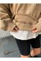 سويت شيرت بغطاء رأس كبير الحجم مطبوع عليه نجمة باللون البيج للجنسين - 3