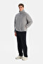 سترة رياضية للرجال باللون الرمادي الفاتح بسحاب نصفي - 4