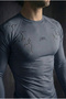 تي شيرت ضاغط بأكمام طويلة من SlayerFit (لون دخاني)